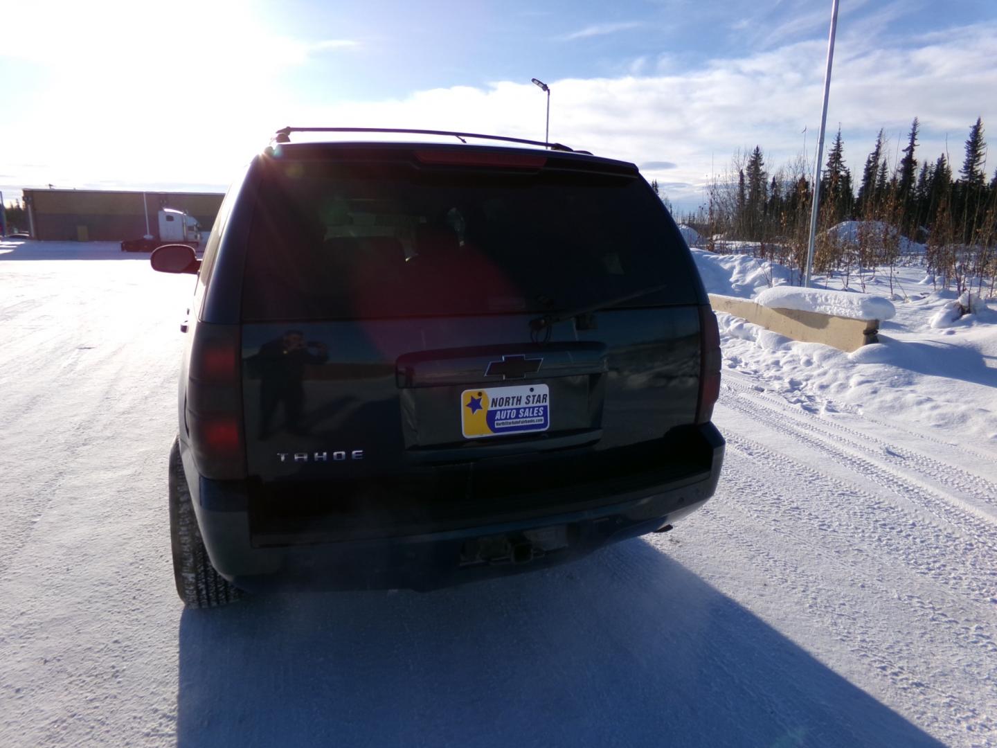 2007 Chevrolet Tahoe LS 4WD (1GNFK13037R) with an 5.3L V8 OHV 16V FFV engine, 4-Speed Automatic Overdrive transmission, located at 2630 Philips Field Rd., Fairbanks, AK, 99709, (907) 458-0593, 64.848068, -147.780609 - Photo#3